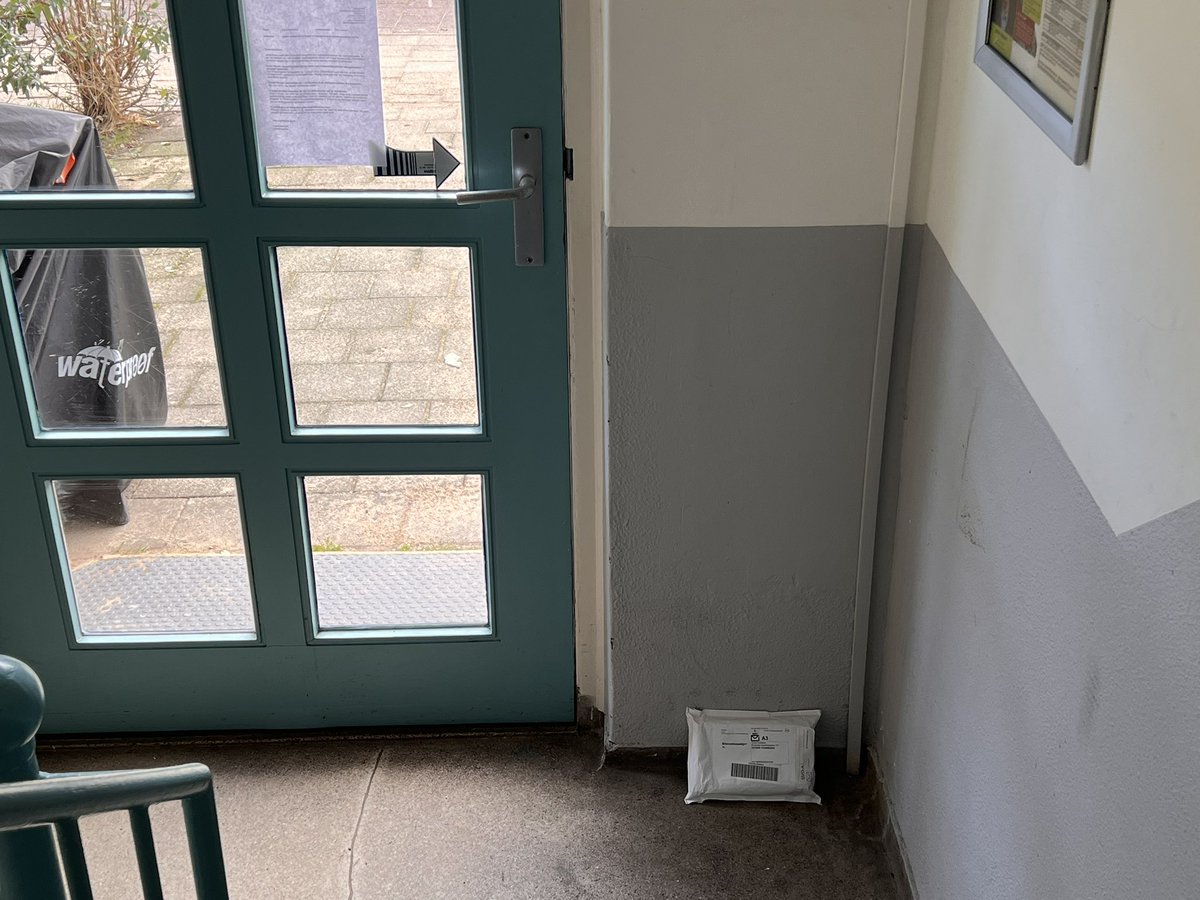 Sorry hoor, waar slaat dit op? Pakketje aan de binnenkant van de portiek leggen en laten liggen ipv een verdieping naar boven te lopen om het netjes aan te geven <a href="/PostNL/">PostNL</a>