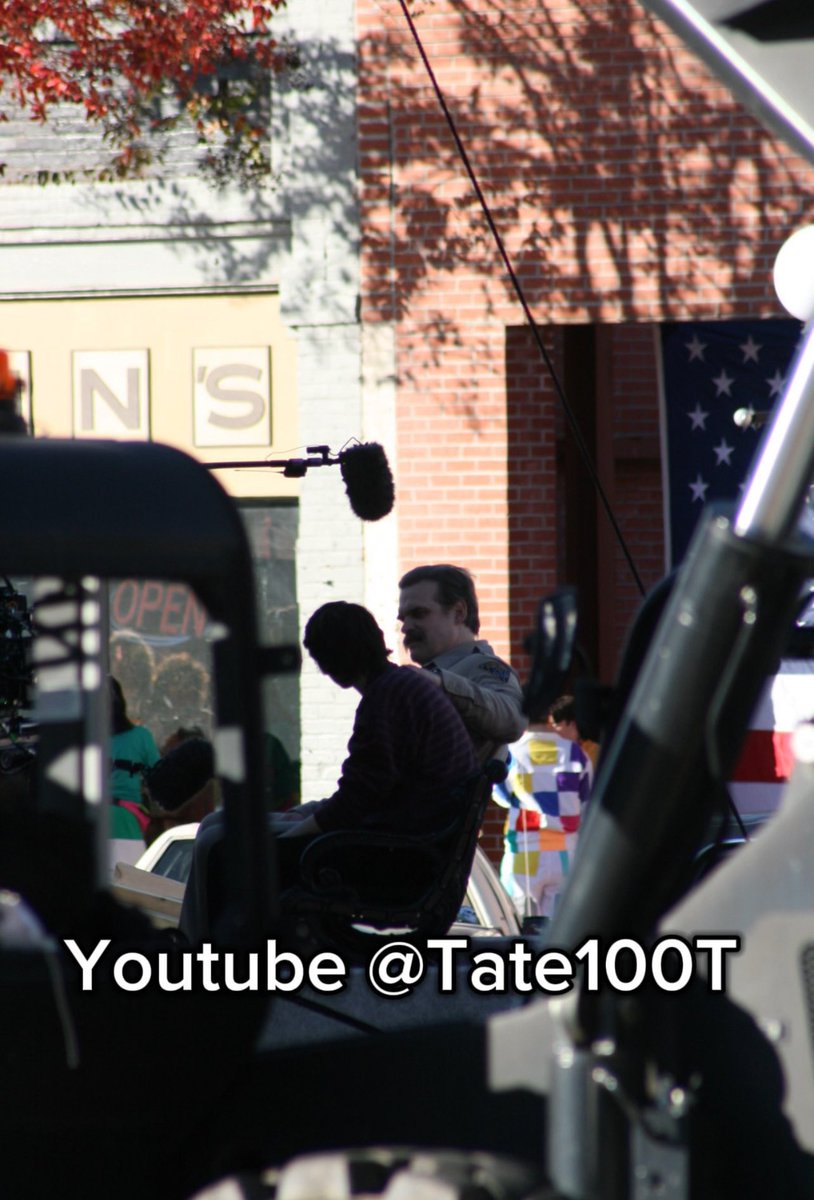 davidkharbourbr's tweet image. David Harbour e Finn Wolfhard juntos no set de gravações da quinta e última temporada de Stranger Things.