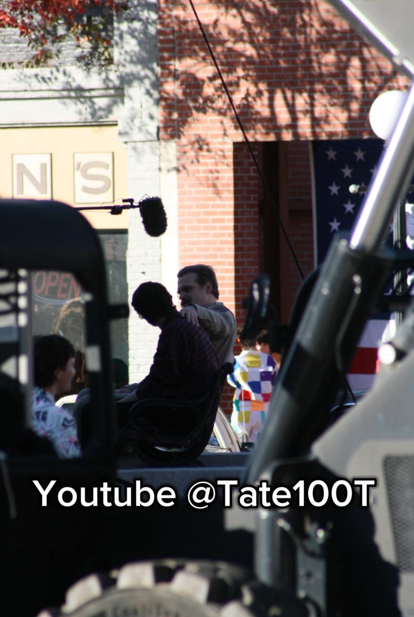 davidkharbourbr's tweet image. David Harbour e Finn Wolfhard juntos no set de gravações da quinta e última temporada de Stranger Things.