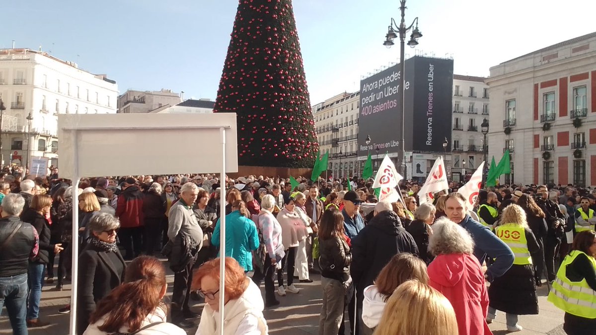 UCEspana's tweet photo. Un éxito rotundo la concentración del #30N para exigir un #AltoElFuegoYa en Palestina y el Libano.

Gracias a @PararLaGuerra por dar voz a la inmensa mayoria de la población, que estamos tanto en contra del genocidio como del terrorismo.

#ParaLaGuerra https://t.co/7ATUINkjyX