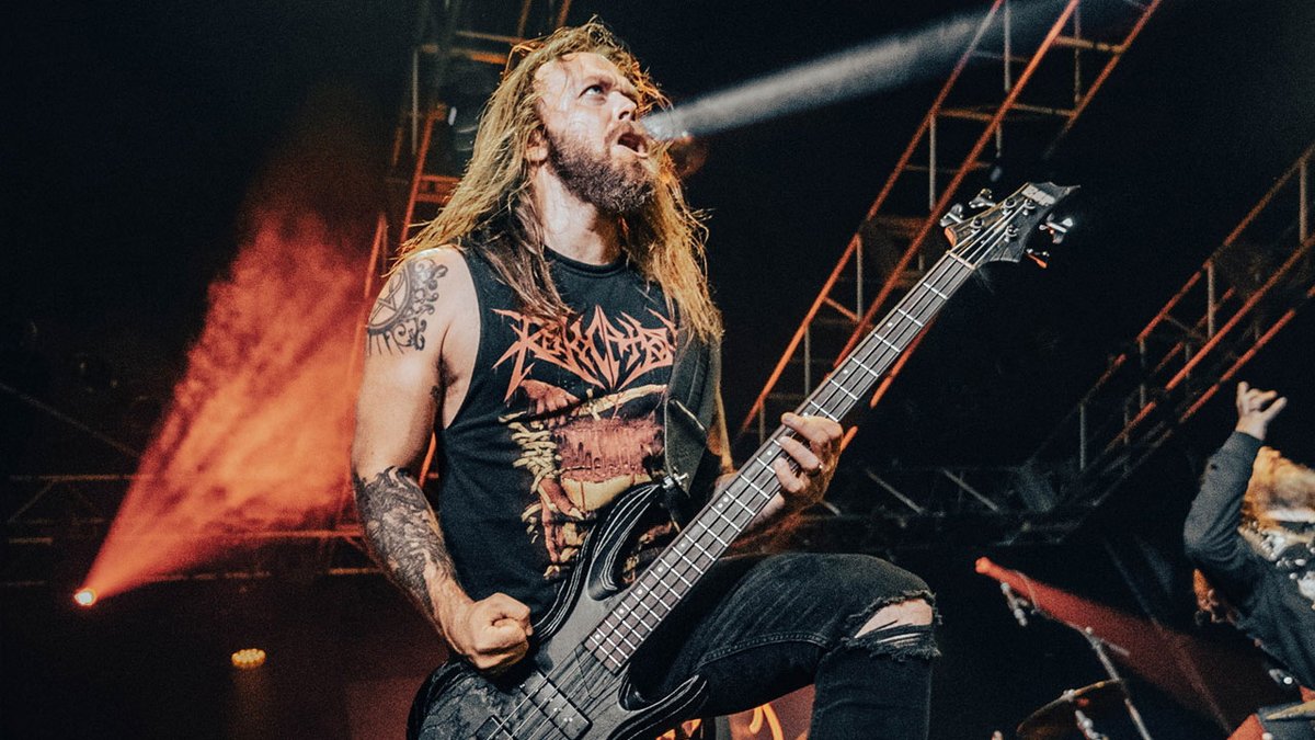 Abbiamo chiesto a Mike Leon dei mitici #Soulfly come si fa a dare il massimo e fare fuoco e fiamme tutte le sere sui palchi del #Metal!🤘🔥
Leggi di più: bit.ly/MikeLeonMusico…

#bassguitar #bassplayer #metalbass #heavymetal #metalmusic #bassgear #ltdbss #espltd #espguitars