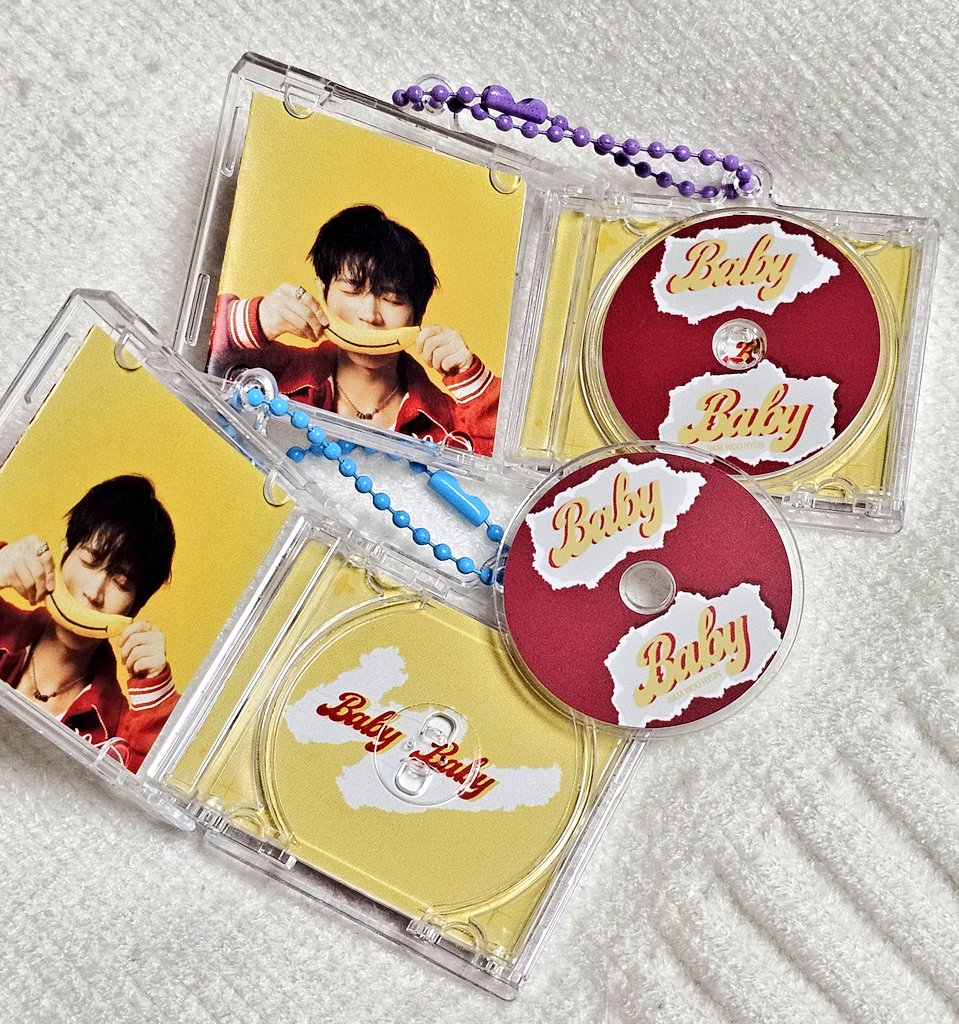 remember0827's tweet photo. ☃️baby baby 미니 cd 내부 공개☃️

✨️NFC 기능은 cd에 탑재! (추후 영상으로 공개)

❄️해당 트윗을 RT 하는 총 2분께 미니 cd 키링을 보내드립니다! https://t.co/enoUB3rjq8
