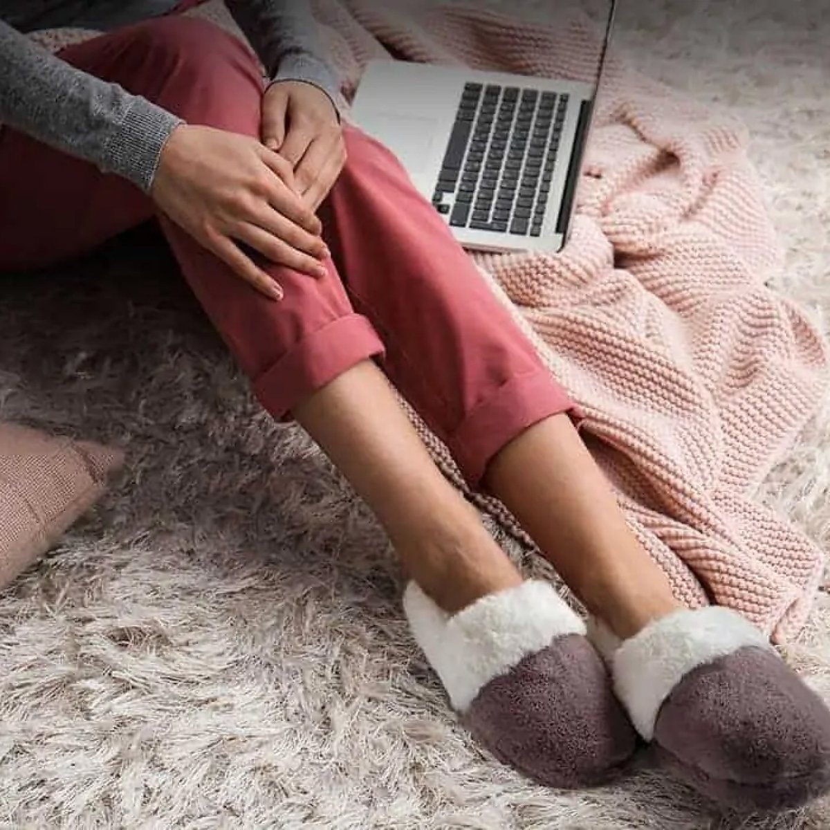 🚨 FINAL HOURS! 15% off🚨 
Black Friday discounts end TONIGHT! 🕛 
Don’t miss your last chance to snag cozy SnugToes at incredible prices.
Shop now: snugtoes.com 

#BlackFridayFinalDay #SnugToesDeals #LastChanceSavings
