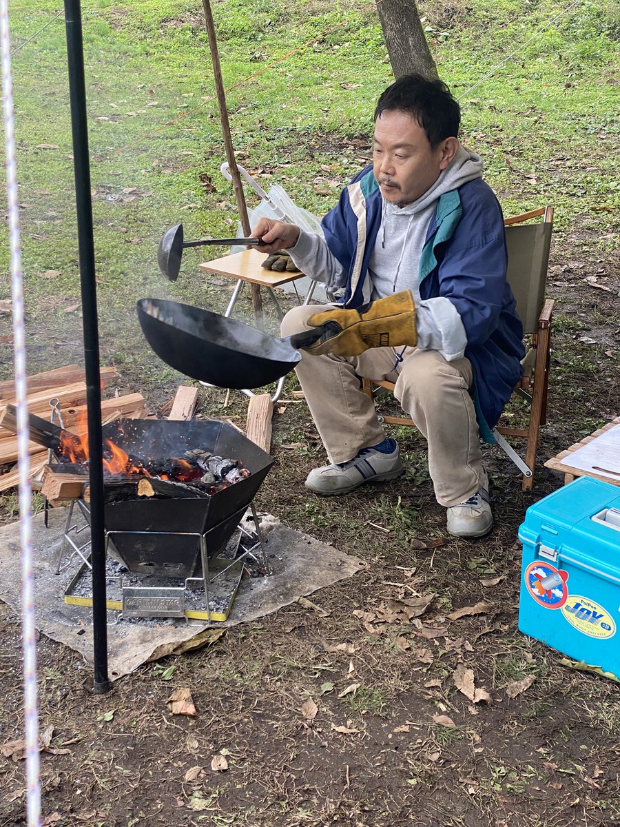 Official_Oyaji's tweet photo. 【あと3日‼️】
『#おやじキャンプ飯大分編』制作応援サポーター募集プロジェクトの終了まであと3日‼️
皆様のおかげで着々と最終ゴールの「大分県・関西地方・中部地方・関東地方でのファンミーティング」に近づいています✨
誠にありがとうございます🙇‍♂️

私共も皆様のお名前をエンディングロールに載せたい想いでいっぱいです🤩
ぜひ一緒に完成させましょう‼️

引き続き応援購入＆拡散のご協力よろしくお願いいたします🙇‍♂️

🔻プロジェクトページはこちら
https://t.co/fUeIk8BJQ5

🔻友だち紹介キャンペーンはこちら🎫
https://t.co/LgtAD3AzO8