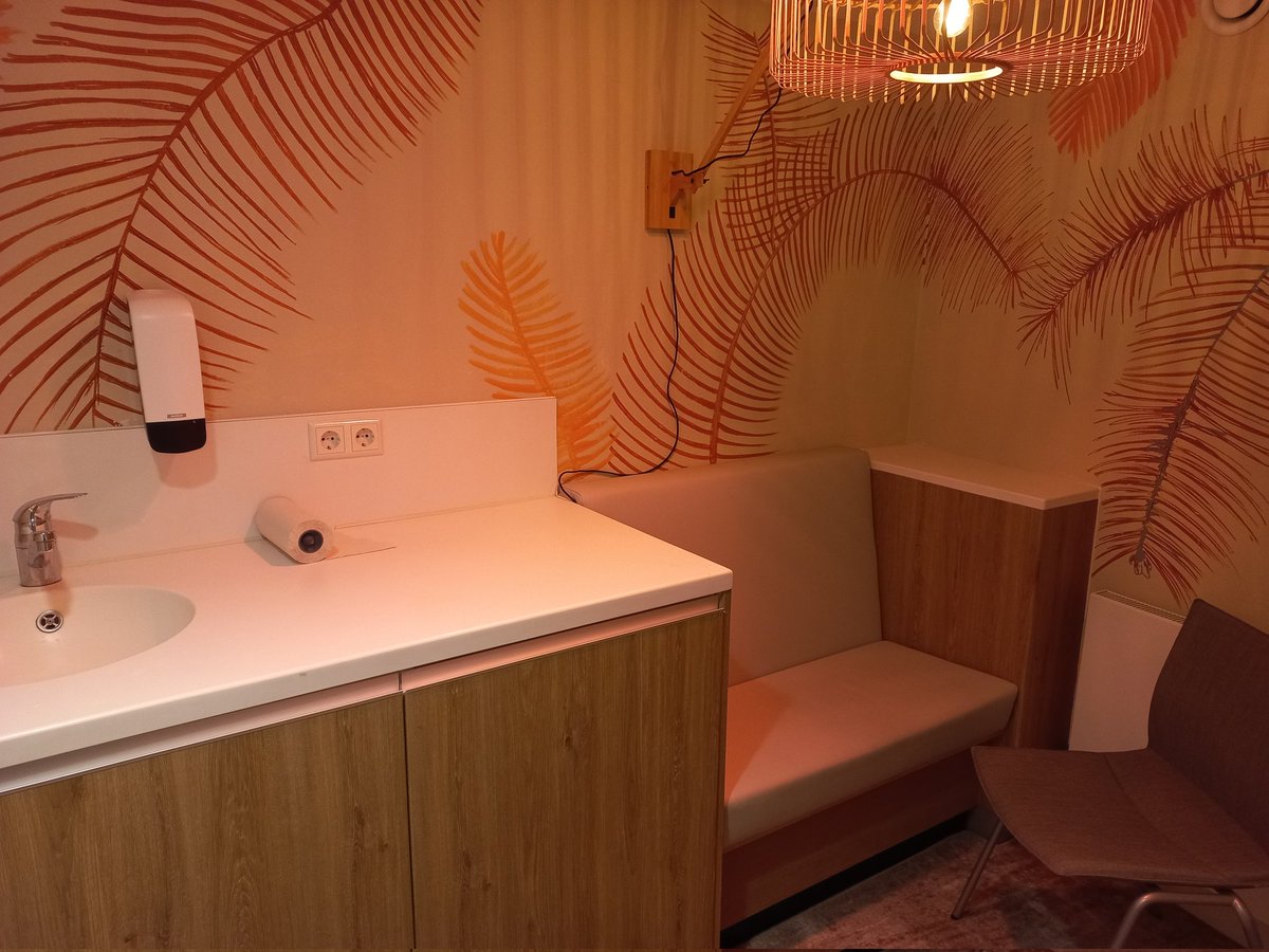 Renske Hoff (@renskehoff) on Twitter photo Reviewing lactation rooms at <a href="/UniUtrecht/">Utrecht University</a>, part 1: Janskerkhof 3, room -1.04. Off to a great start, 9/10! Fridge, tap, comfortable place to sit, coat rack, warm light, door can be locked from the inside. #ParentInAcademia #Breastfeeding Reviewing lactation rooms at <a href="/UniUtrecht/">Utrecht University</a>, part 1: Janskerkhof 3, room -1.04. Off to a great start, 9/10! Fridge, tap, comfortable place to sit, coat rack, warm light, door can be locked from the inside. #ParentInAcademia #Breastfeeding