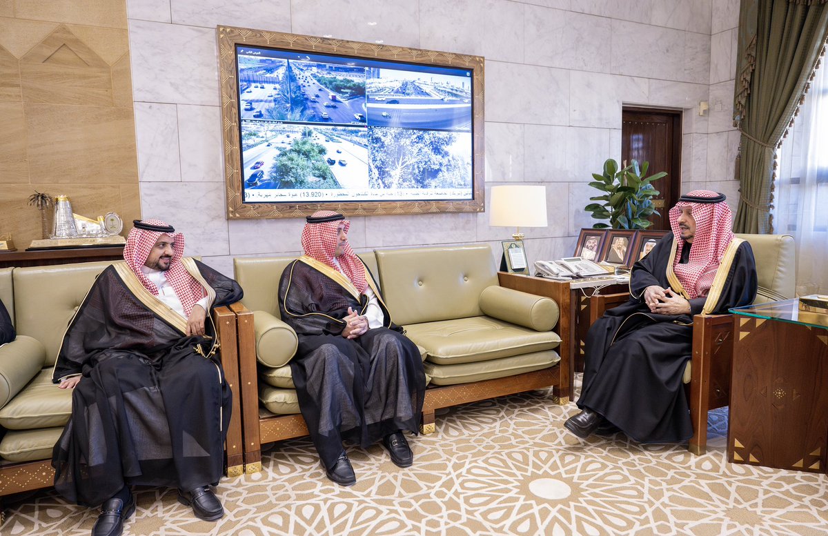 emara_alriyadh's tweet photo. سمو أمير منطقة #الرياض يطلع على جهود وخطط منصة "تنامي" المستقبلية. 
https://t.co/y9vLi39bRD

#إمارة_الرياض https://t.co/vZ4DEUyNHw