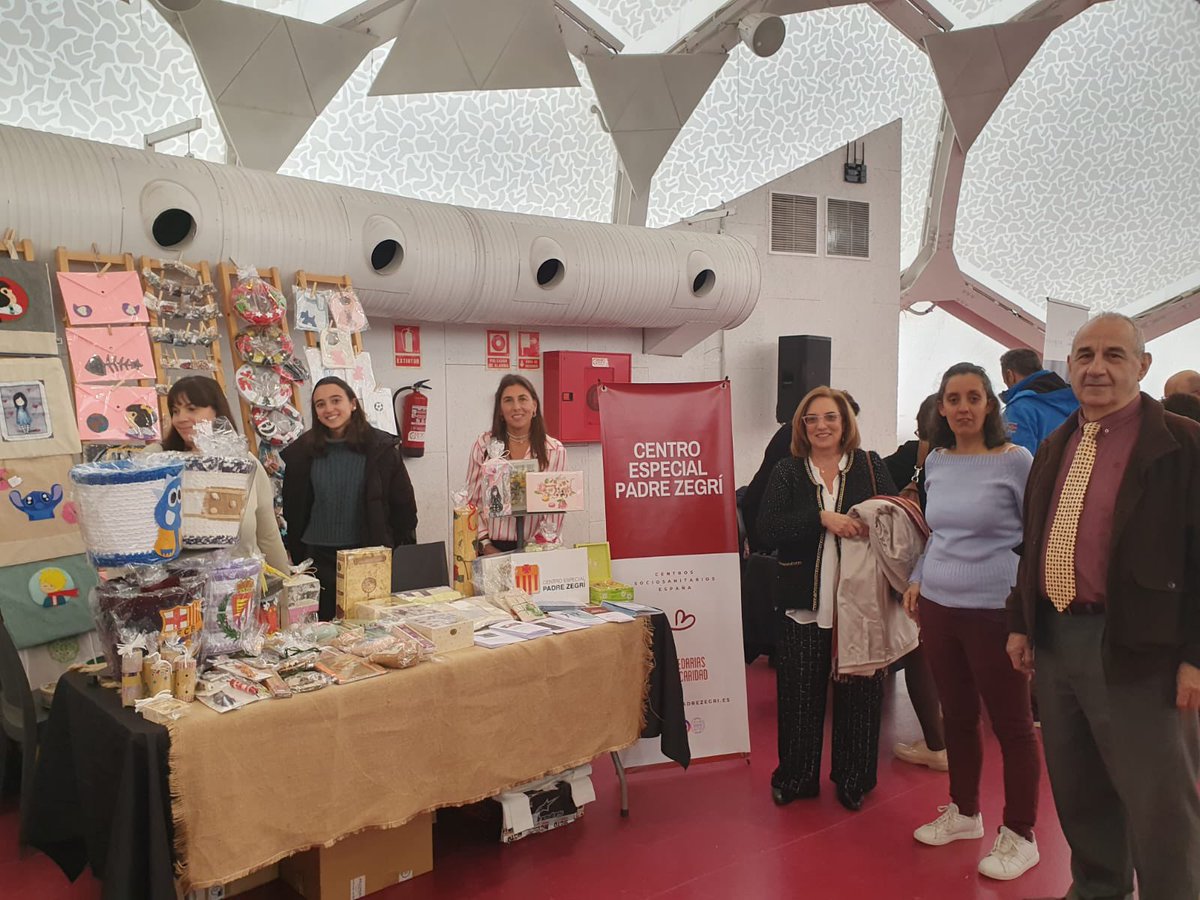 🍀#DiadelaDiscapacidad 
Hoy estamos las entidades de <a href="/PlenaCyL/">Plena inclusion CyL</a> en la Cúpula del Milenio con el <a href="/AyuntamientoVLL/">Ayto. de Valladolid</a> poniendo en valor el trabajo y la capacidad de las personas con discapacidad 
#plenainclusion #ViveLaInclusion
