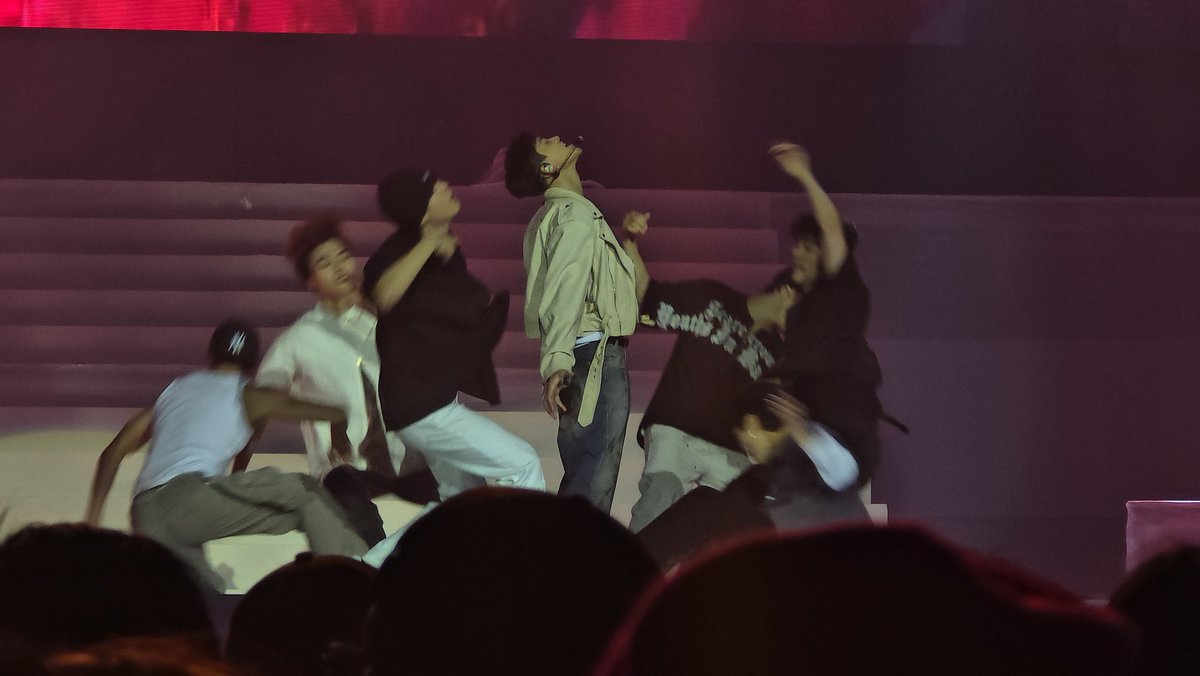 kpopconph's tweet photo. #LUCAS is here with RENEGADE!

Last minute tickets for #V1BEManila2024 are available via SM Tickets

@LSquaredProdPH
#GrandestHipPopExperience #AKONTheSuperFanTour https://t.co/6Z8hegAiZG