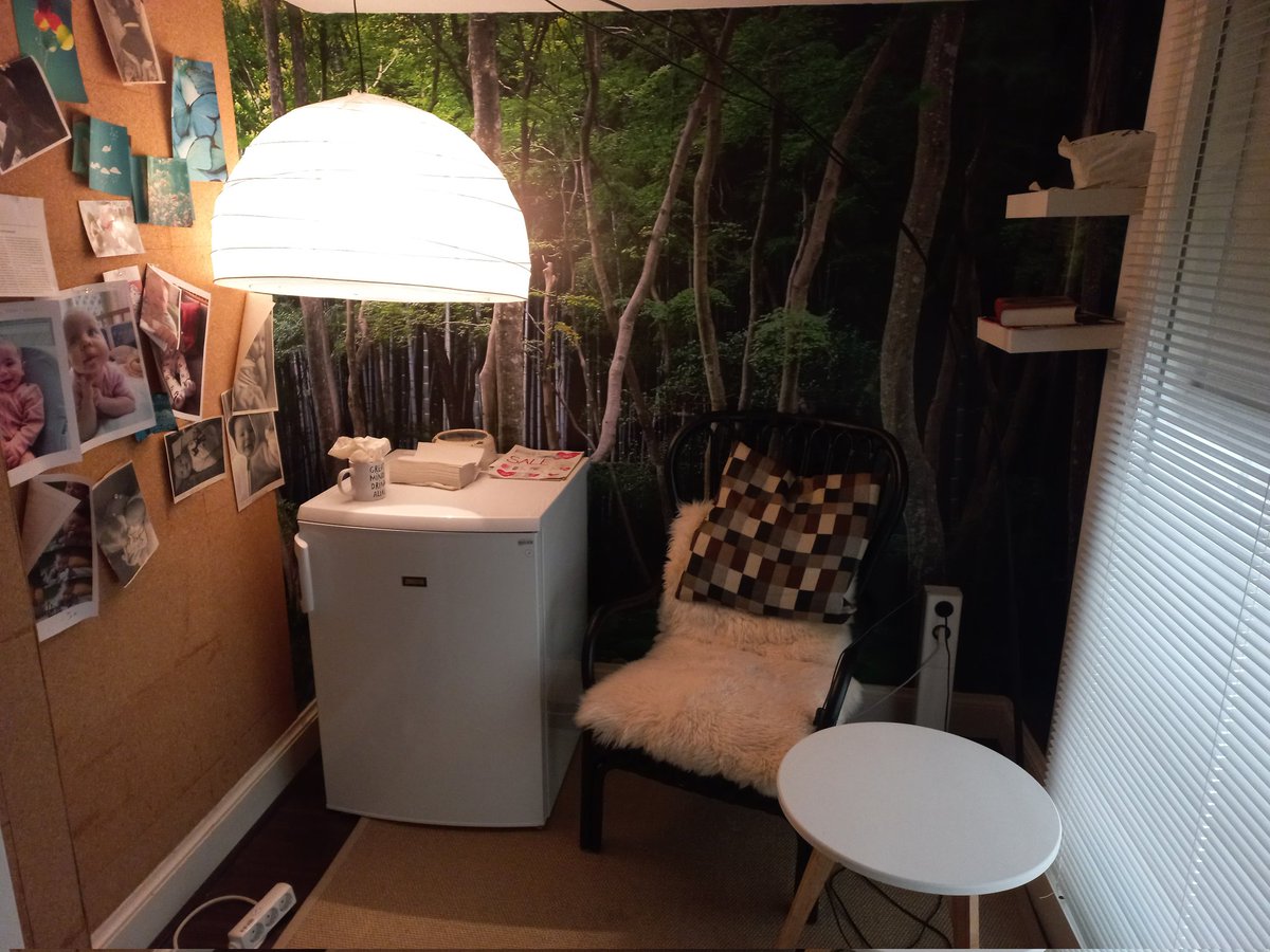 Renske Hoff (@renskehoff) on Twitter photo Reviewing lactation rooms at <a href="/UniUtrecht/">Utrecht University</a>, part 2: Janskerkhof 13, room 1.13. Pretty good, 7/10. Fridge, comfortable place to sit, pictures of babies, books and magazines, door can be locked. No tap though, and only accessible via stairs. #ParentInAcademia #Breastfeeding Reviewing lactation rooms at <a href="/UniUtrecht/">Utrecht University</a>, part 2: Janskerkhof 13, room 1.13. Pretty good, 7/10. Fridge, comfortable place to sit, pictures of babies, books and magazines, door can be locked. No tap though, and only accessible via stairs. #ParentInAcademia #Breastfeeding