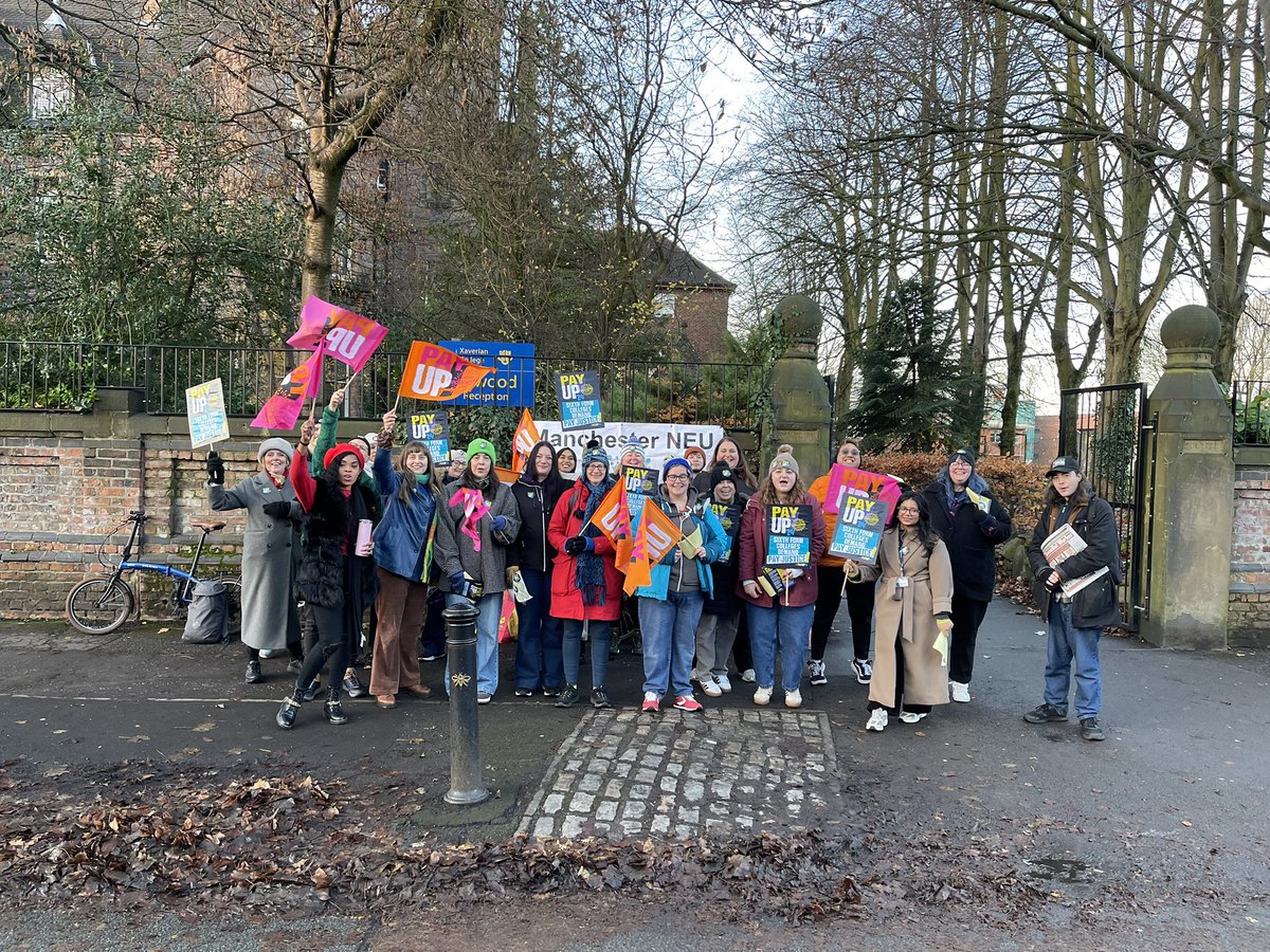 lydiahistory's tweet photo. @AfzalKhanMCR We at Xaverian College are on strike again tomorrow due to being one of 40 colleges left out of the 5.5% pay rise. We have a picket on Lower Park Road again tomorrow and would love your support in the morning as our college MP. https://t.co/KwfqWFcqZ6