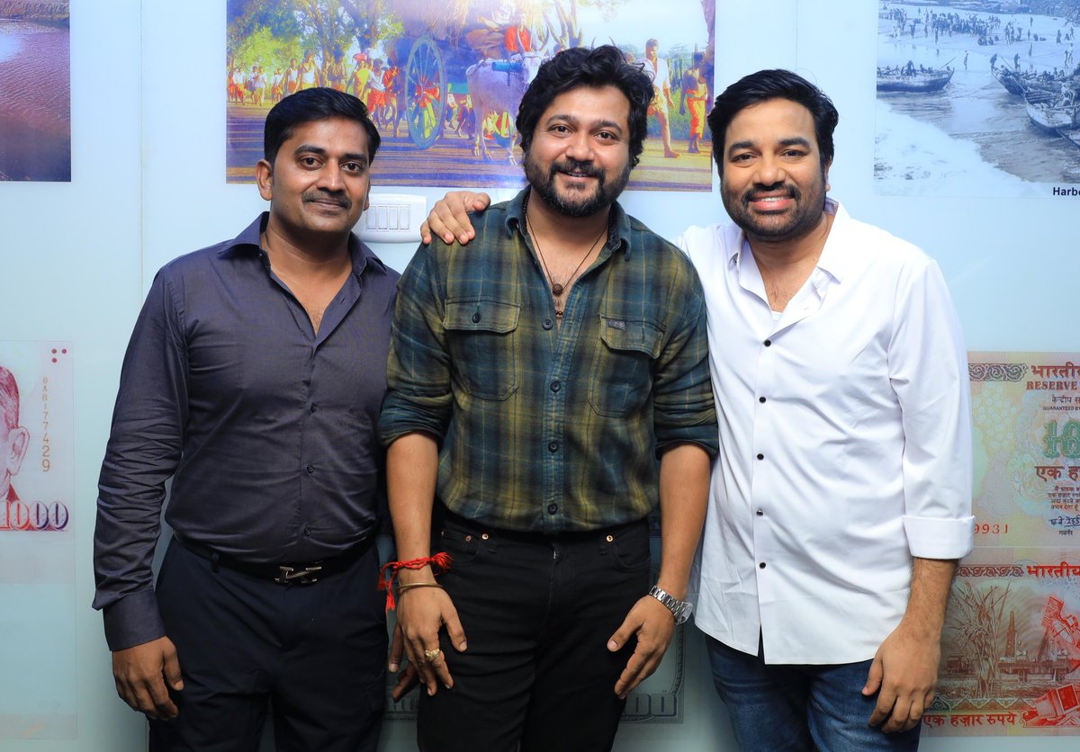 KollywoodScope's tweet photo. When legends come together, magic happens! ✨🎬 

The trailer of #SoodhuKavvum2 unveiled in the presence of celebrated producers and directors. 

Get ready for a thrilling journey of comedy and chaos! 

ICYM #SoodhuKavvum2Trailer 💥🚁
�� https://t.co/JFFW2Ak1Ux https://t.co/y1dNBsC65D