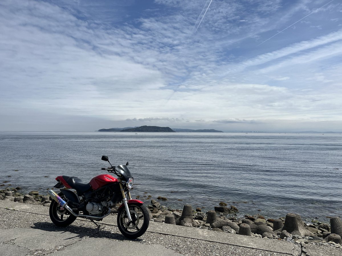somei0507's tweet photo. 更新！
名前：SKドラゴ
性別：男
年齢：36歳
住み：奈良
車種：#VTR250
好き：景色が良い所
一言：来年こそはPC片手に長期一人旅したい（笑）あと…最新のバイク欲しい！
#バイク乗りと繋がりたい 
#バイク好きと繋がりたい
#バイク乗りとして軽く自己紹介 https://t.co/yrLZRMKyJ4