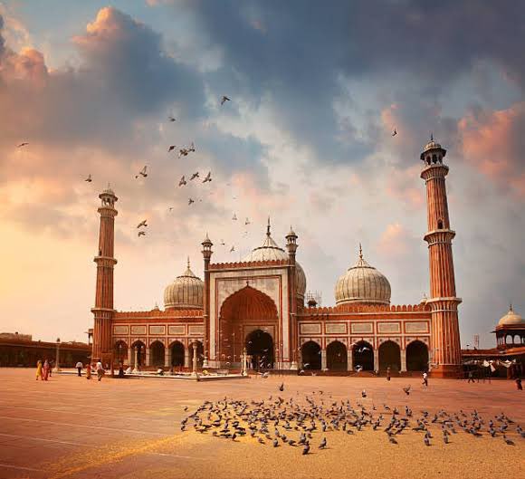 Md_Zaid_Bijapur's tweet photo. After Survey of Sambhal Jama Masjid, Budaun Jama Masjid &amp; Ajmer Darga Sharif, Now Hindu Sena has demanded a Survey of Delhi Jama Masjid by Archaeological Survey of India (ASI)…
#DelhiJamaMasjid 
#SambhalJamaMasjid https://t.co/Wb0XuJExXL