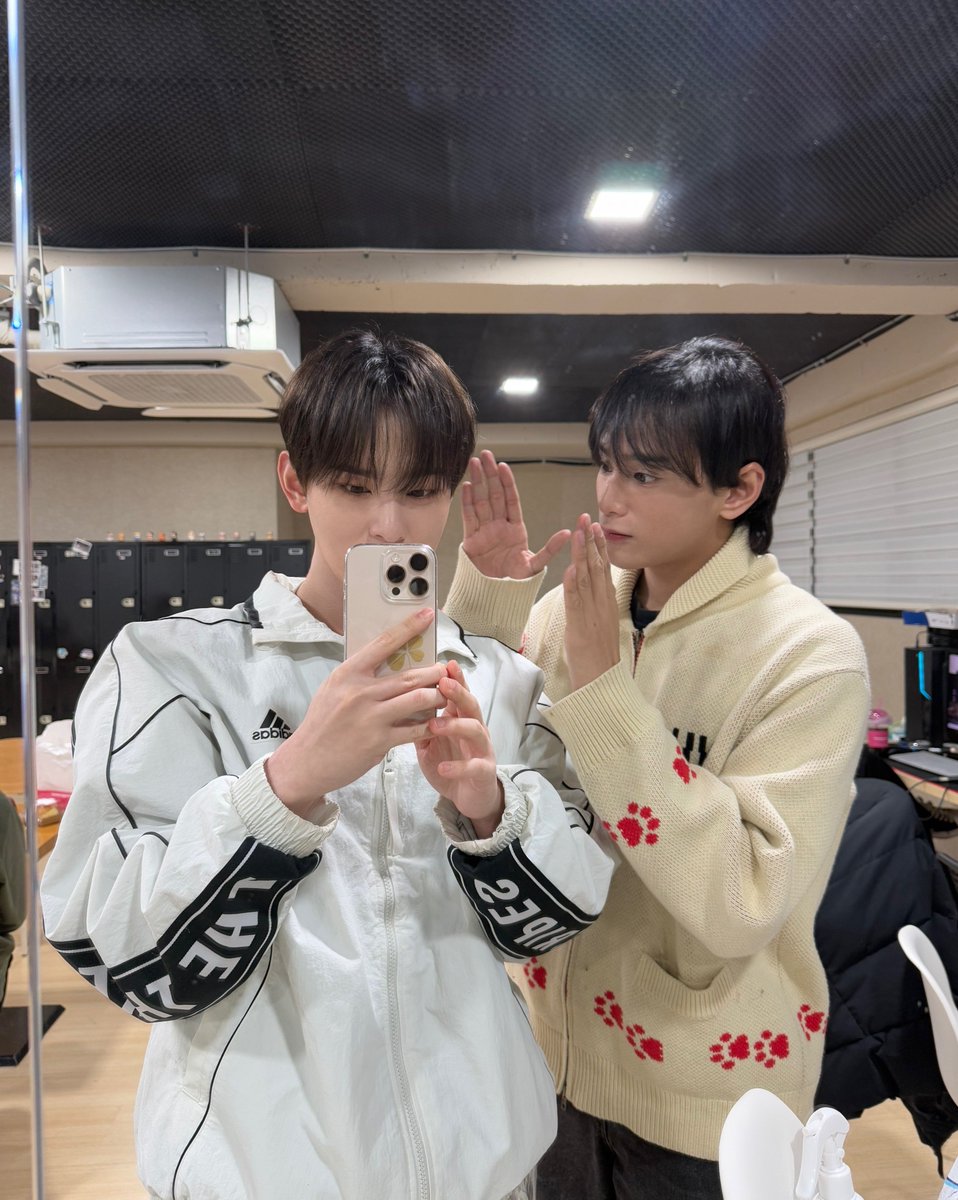 [#현식]

따뜻하게 입고 다녀 쏘블리 🫂

#XODIAC #소디엑 #HYUNSIK #현식