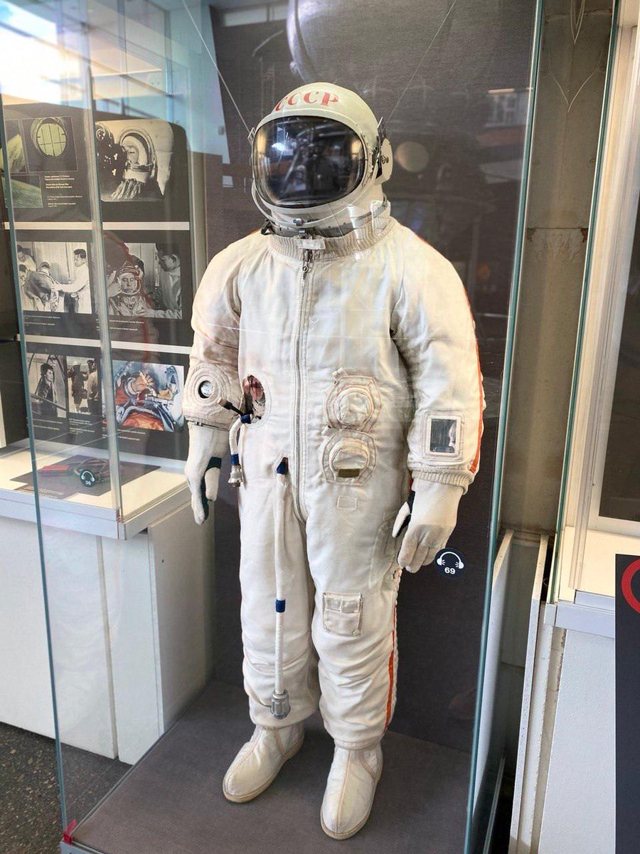 TheSpacePirateX's tweet image. 🛰️ Celebrating 90 Years Since the Birth of 👨🏻‍🚀Viktor Gorbatko –the backup for 👨🏻‍🚀Alexei Leonov during the historic first spacewalk.
A true legend of space exploration, Gorbatko completed three historic orbital flights.👇🏻 1/4

#ViktorGorbatko #SpaceHistory #SovietSpaceProgram