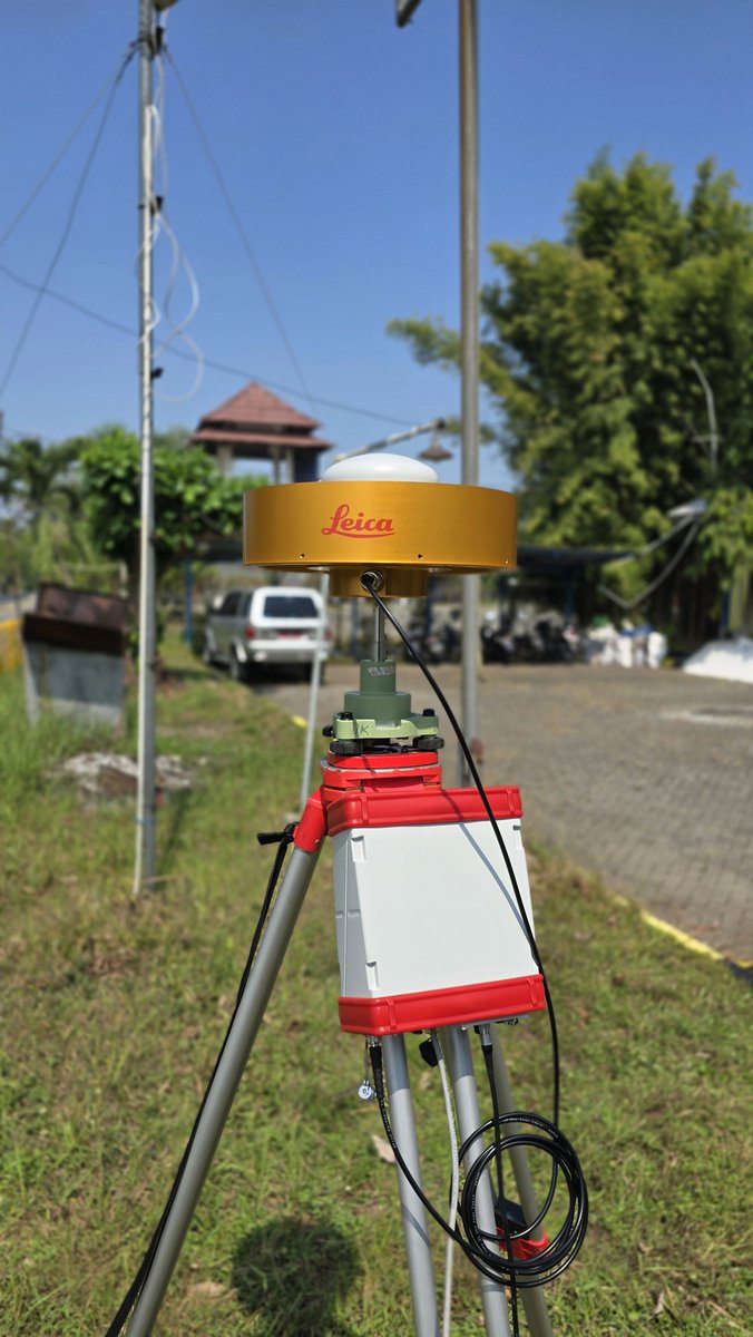 LeicaGeosystems's tweet image. Monitoring structures with precision is crucial, especially for safety. The Suramadu Bridge, connecting Java and Madura Island, utilizes Leica #MonitoringSolutions for ongoing condition checks. 🔒✅ Find more monitoring projects: hxgn.biz/45SpAh8 #GrowWithMonitoring