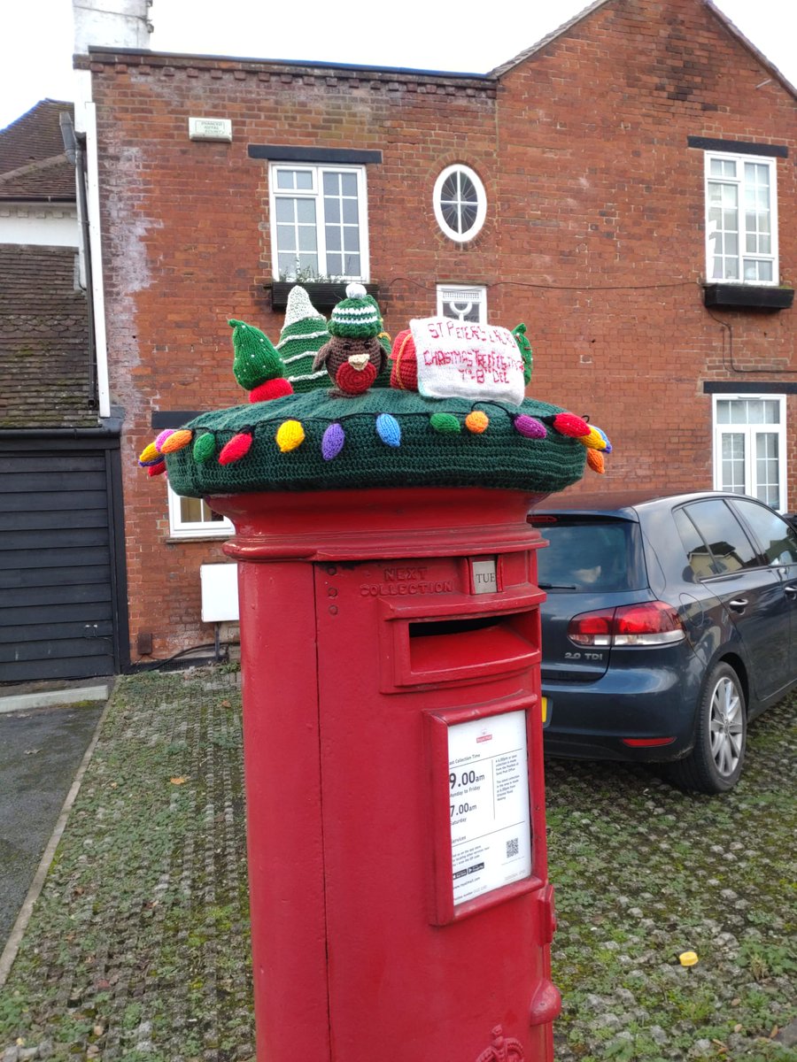 StPetersWoking's tweet photo. Love this postbox topper advertising @StPetersWoking Christmas Tree Festival this weekend https://t.co/4xBwDqh1QS