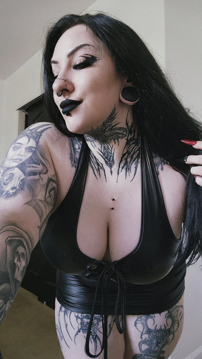 likeohmygoth's tweet image. How's the view?