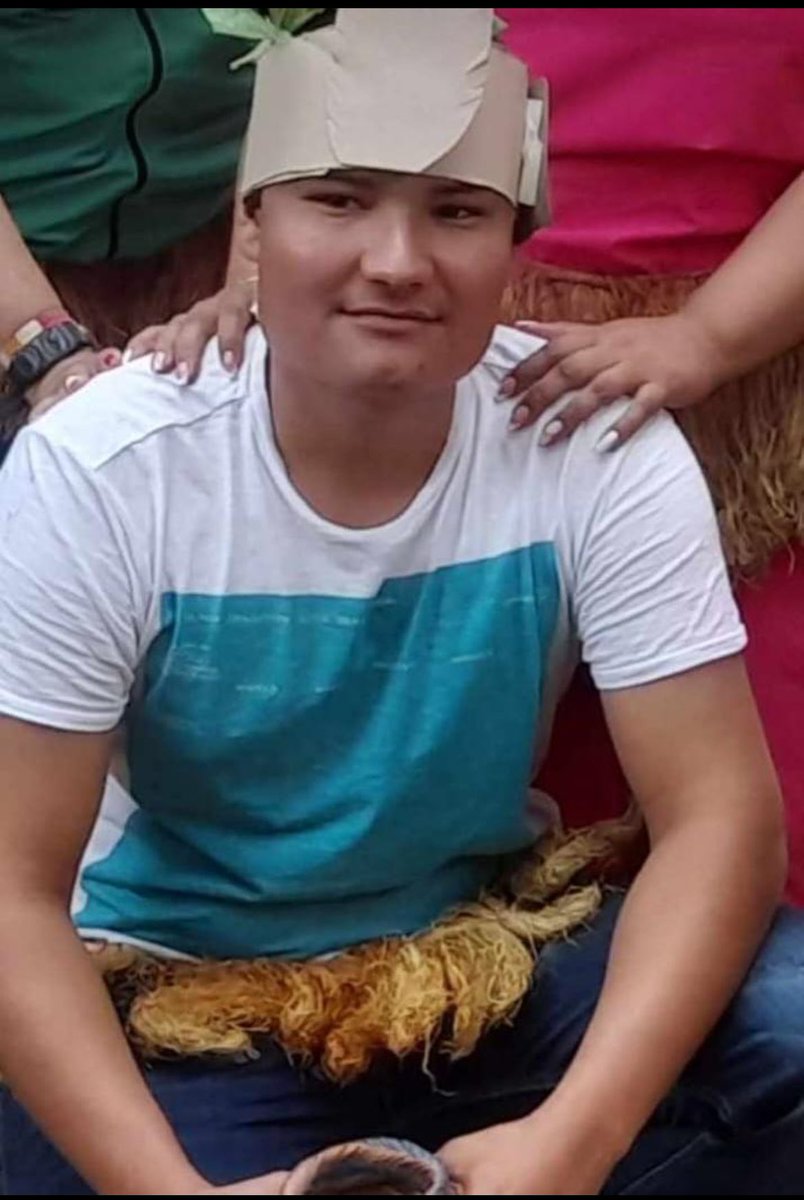 Ayer es asesinado x fuego cruzado  Anderson Murillo un psicólogo de programas de primera infancia en Guaviare. En luto el corazón de Icbf y de guaviare. La vereda ahora en desplazamiento y el dolor se perpetua en nuestras veredas. Anderson tu trabajo se honra. Paz a su familia.
