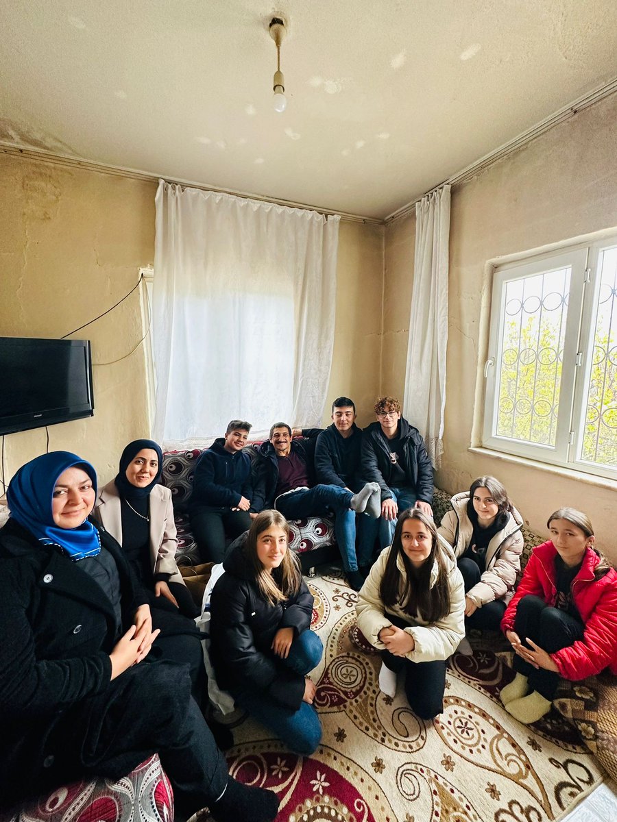 3 Aralık Dünya Engelliler Günü kapsamında <a href="/akalikucukozele/">Ak Ali Küçük Özel Eğitim Uygulama Okulu</a> 'nin düzenlediği etkinliğe katılarak özel çocuklarımız ve ailelerine ziyarette bulunduk.
<a href="/tcmeb/">Millî Eğitim Bakanlığı</a> <a href="/Yusuf__Tekin/">Yusuf Tekin</a> <a href="/MersinMEM/">Mersin İl Millî Eğitim Müdürlüğü</a> <a href="/fazilet_durmus/">Fazilet Öğretmen 🇹🇷</a> <a href="/mut_mem/">Mut İlçe MEM</a> <a href="/erddlk33/">Erdal DÖLEK 🇹🇷</a>