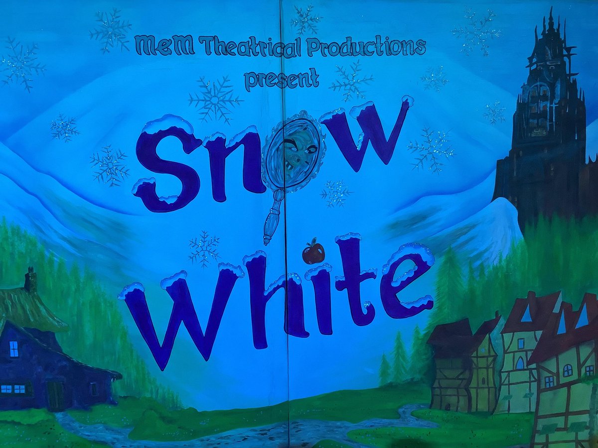 We had a fantastic afternoon watching Snow White... Oh yes we did! 🍎🎭 <a href="/MandMTheatrical/">M&M Theatrical Prod</a> #pantoseason