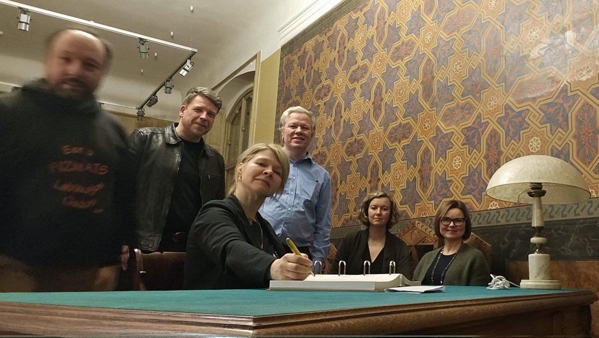 LU tenūrprofesoru klubiņā šodien  lieli svētki!