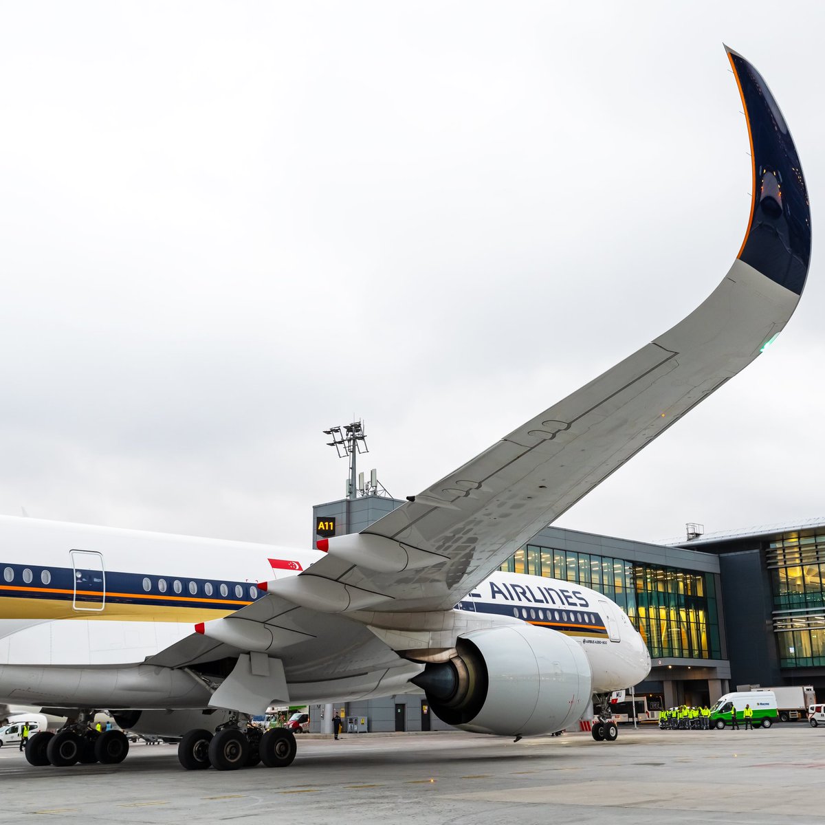 Five years ago, a group of fellow spotters and I had the privilege of welcoming Singapore Airlines’ inaugural A350-900 flight to Istanbul Airport! The A350 replaced the B777-200ER on the Singapore-Istanbul route and has since been operating 3-6 weekly flights (except during