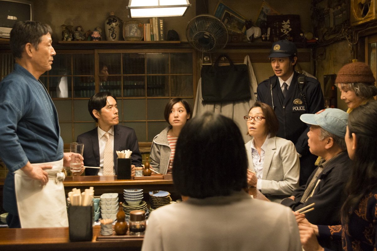 En Netflix tenéis otra serie maravillosa que pasó desapercibida MIDNIGHT DINER: TOKYO STORIES, historias autoconclusivas de 20 minutos en un restaurante que abre de madrugada y que reflexionan sobre la soledad, el amor, la cultura Japonesa o la amistad. Una auténtica preciosidad.