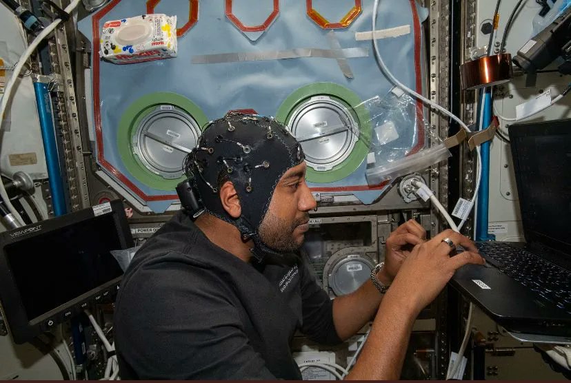 mBrainTrain's tweet photo. In case you missed it, our #Smarting Pro device reached new heights last year 🚀 It was part of the @Axiom_Space mission, monitoring brain health in space. 👩🚀
This study explored how short-term exposure to space conditions, like microgravity, affects brain activity. Using mobile EEG, researchers recorded data before, during, and after the mission. A trained astronaut even mounted the system independently in space after rigorous preflight testing, including NASA-certified battery checks.
Read more about the findings here: https://t.co/jGuWfn8Bjj
#neuroscience #mobileEEG #axiomspace