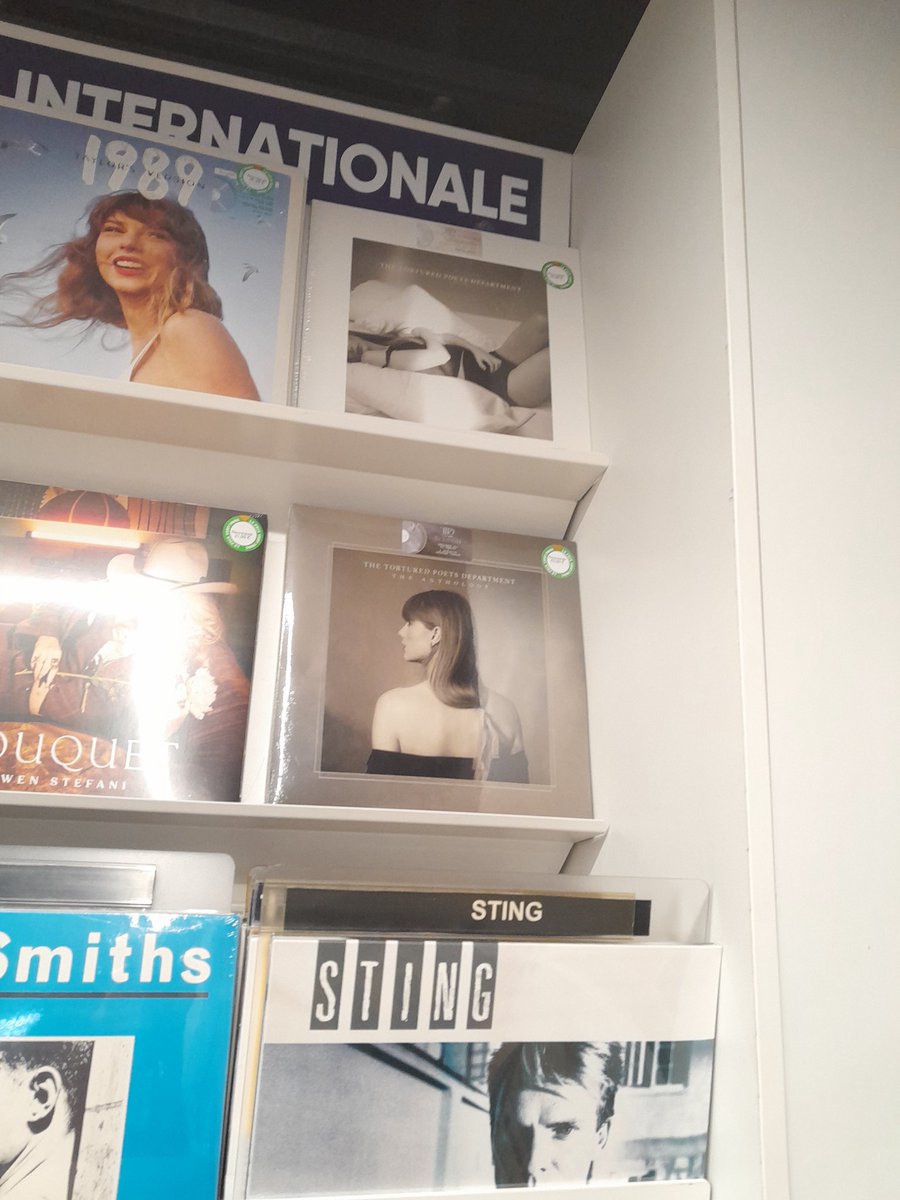 S_Purple_Red's tweet photo. @TSwiftFranceFan Dispo à la fnac de Nîmes ( il y a également le CD) https://t.co/PJULzh987e