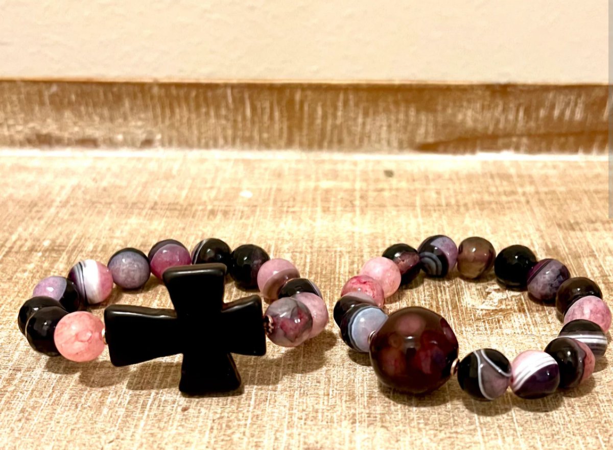 jamzspot's tweet photo. Discover unique handmade accessories designed with individuality in mind. Each piece is crafted with creativity and a touch of sparkle, honoring the legacy of the designer's loved ones. #jamzspot #beadedbracelets #BlackOwnedBusiness #jewelry #mensfashion #fashion https://t.co/w2XtXqLILk