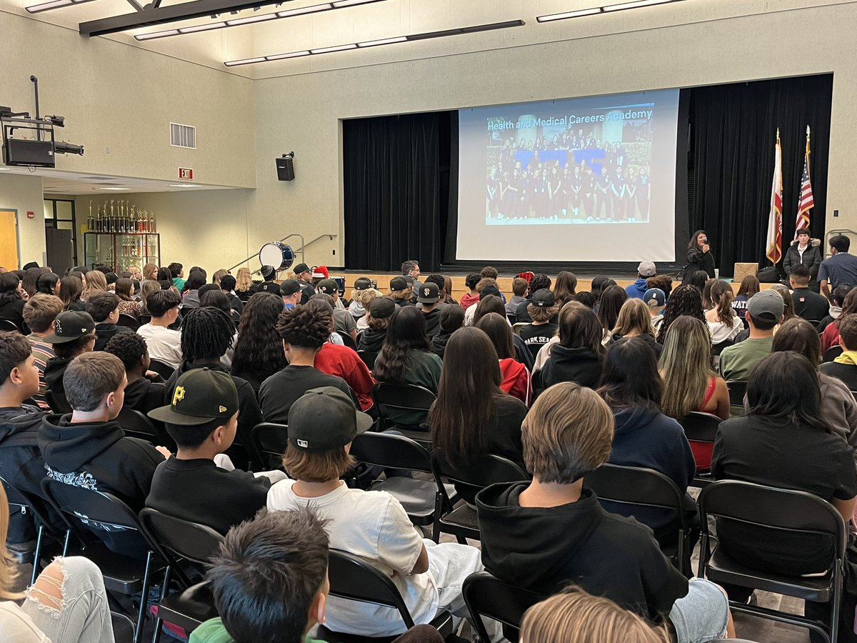 GilRod19's tweet image. Temescal Canyon High School students, presenting to our 8th graders.
