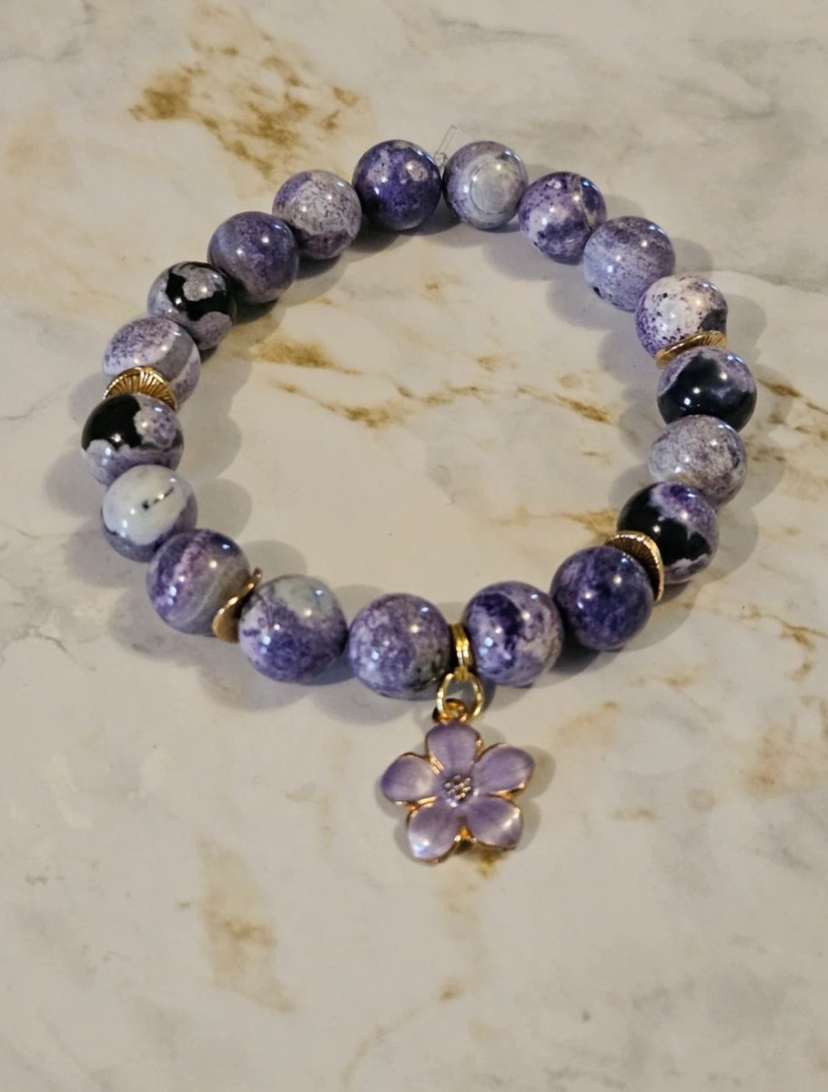 jamzspot's tweet photo. Discover unique handmade accessories designed with individuality in mind. Each piece is crafted with creativity and a touch of sparkle, honoring the legacy of the designer's loved ones. #jamzspot #beadedbracelets #Mensfashion #Accessories #BlackOwnedBusiness #happyshopping https://t.co/cFZwY43BPq