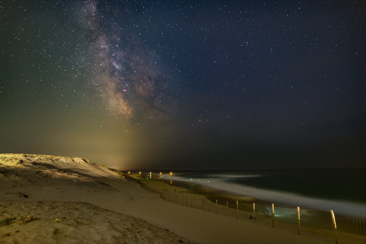 jklinger_photo's tweet photo. | Bisca by night |
Pour oublier la grisaille sur une bonne partie de la France ces derniers jours, quoi de mieux qu'une photo d'un beau ciel d'été étoilé au bord de l'océan ?! 🥰
#photo #astronomie #voie #lactee #plage #nuit #paysage #landes #nouvelleaquitaine #france https://t.co/UwjvdzKMHj