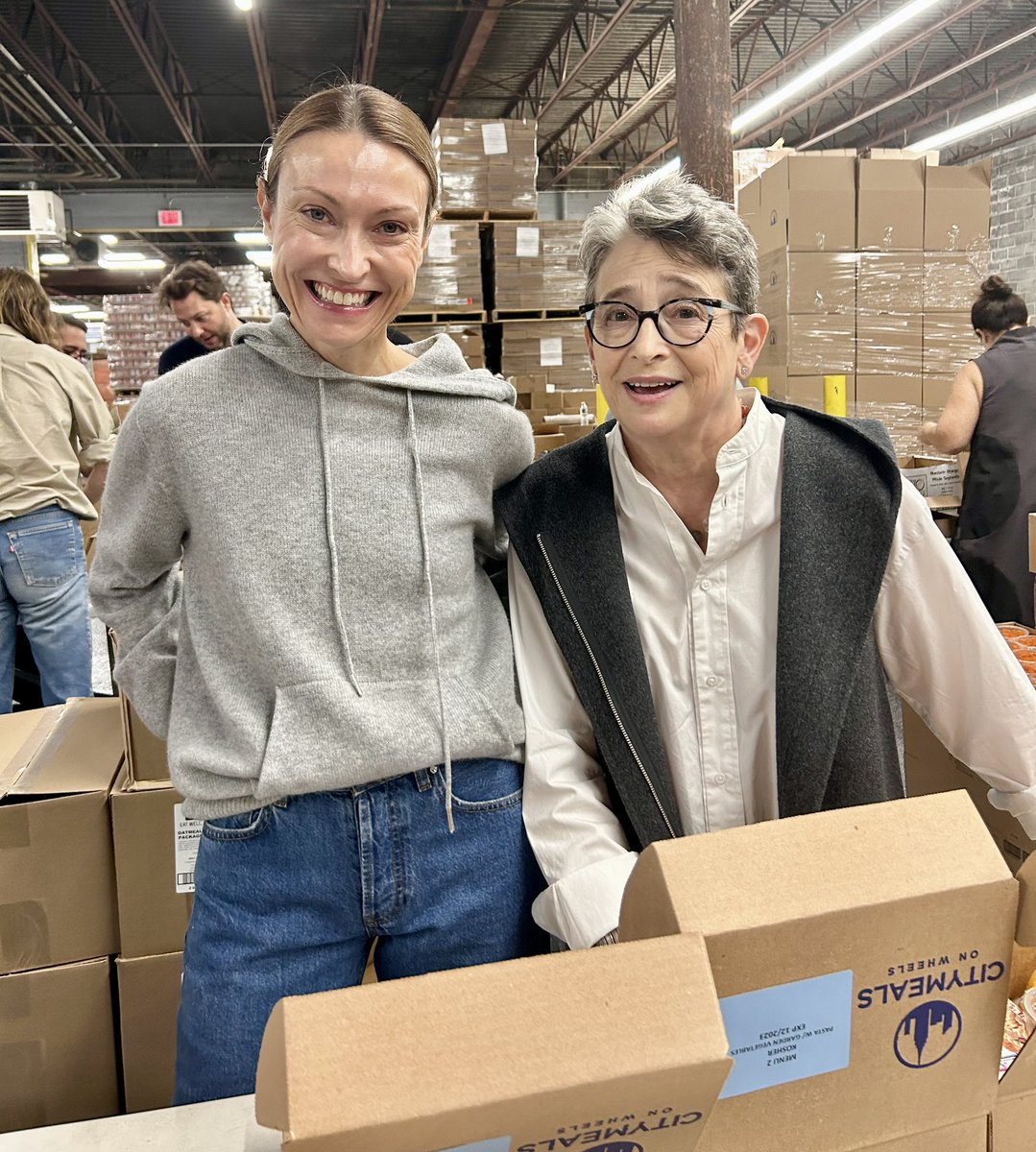 aecnyc's tweet photo. @Citymeals will deliver 325,000 meals to older homebound New Yorkers this holiday season.  As a20+ yr director, I’ve seen how needed &amp; appreciated these are to our neighbors.

A generous donor will match gifts made by 12M tonight.  #endelderhunger

https://t.co/UYymMtHOEt https://t.co/iXMr8aFjLi