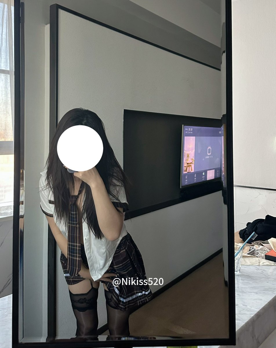 福利姬Niki分享的黄推图片2 - 网红私拍内容