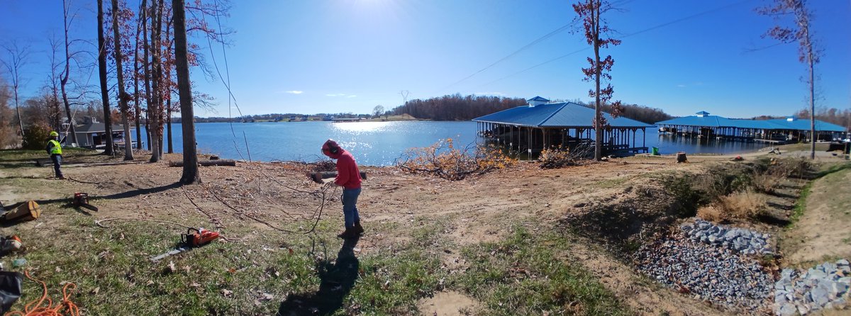 ZealousAvenger's tweet image. The view from work today. #arborist #whataview #treework