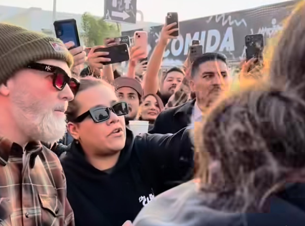 wencys's tweet photo. Mi momento más viral. 
With @freddurst by far one of the coolest guys on earth.

Y definitivamente nunca había interactuado con una celebridad tan humilde y cálida. https://t.co/rpGA4QzsVR