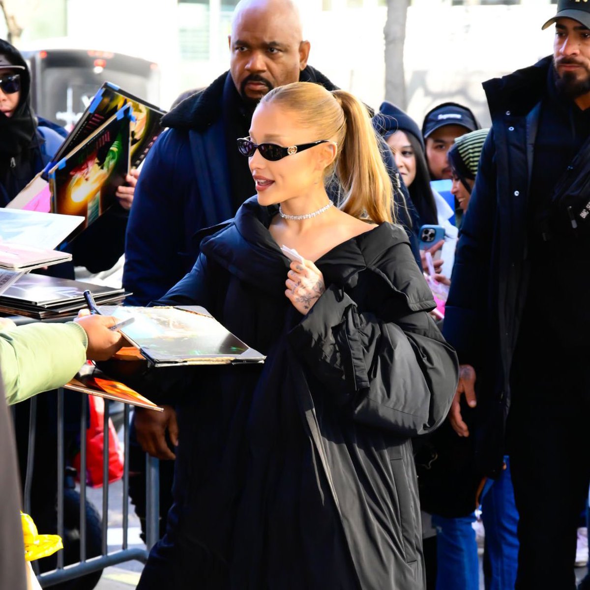 theegrandeheels's tweet photo. ariana grande looks glamorous in nyc https://t.co/wdpAXaaNzV