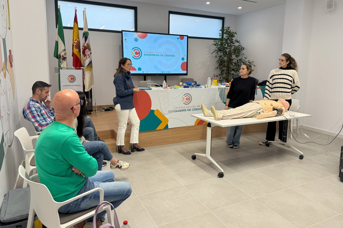 COECordoba's tweet photo. 👩‍⚕️👨‍⚕️La sede del @COECordoba acoge esta tarde la última jornada del curso de @IAVANTE_FPS sobre Soporte Vital Avanzando, el primero sobre #SVA de esta nueva línea formativa gratuita que ha abierto el Colegio de Enfermería cordobés. https://t.co/TlY6UeyJao