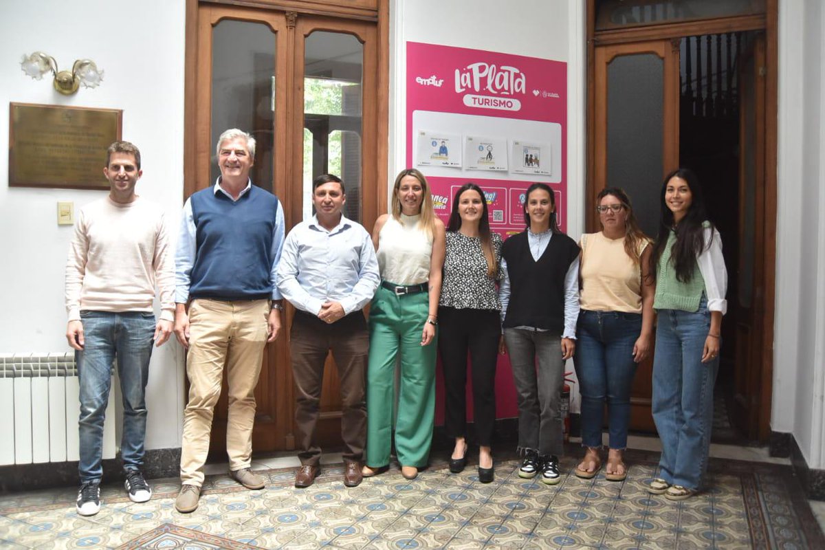 Comisión de Turismo del <a href="/ConcejoLaPlata/">Concejo Deliberante de La Plata</a>  celebrada en el Palacio Campodónico,  sede del EMATUR. Estuvo presente su Director <a href="/UrielCharne/">Uriel Charne</a>
Acompañando a la Presidenta de la comisión, <a href="/lucia_barbier/">Lucía Barbier</a>