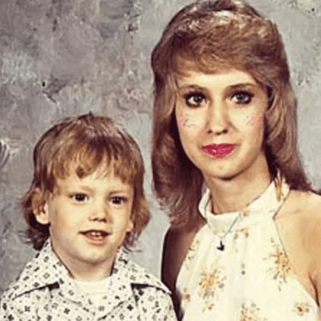 According to TMZ #eminem’s mom Debbie Nelson has passed away at age 69 due to a battle with lung cancer Prayers up to Eminem and his family. 🙏