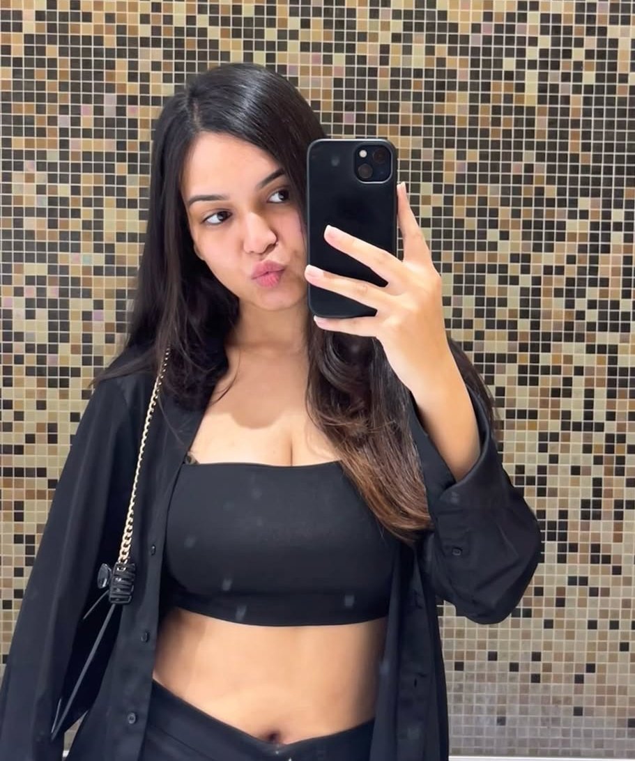 nootimeetoduhhh's tweet photo. it's hottie in black 🖤 https://t.co/UaFFZecA4d