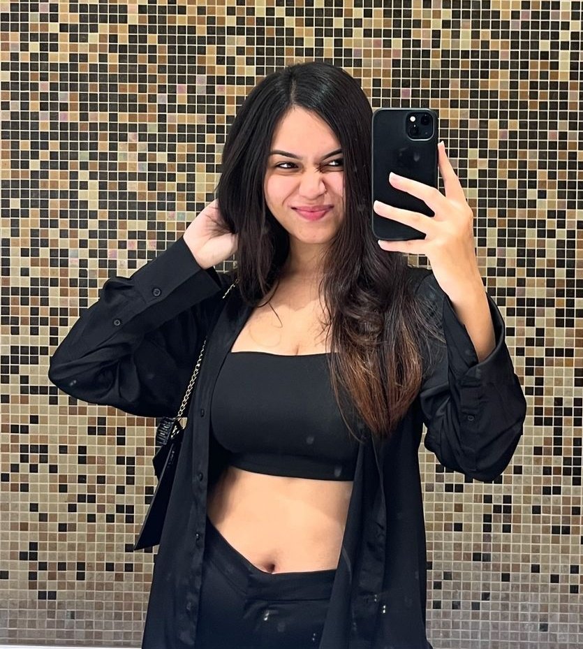 nootimeetoduhhh's tweet photo. it's hottie in black 🖤 https://t.co/UaFFZecA4d