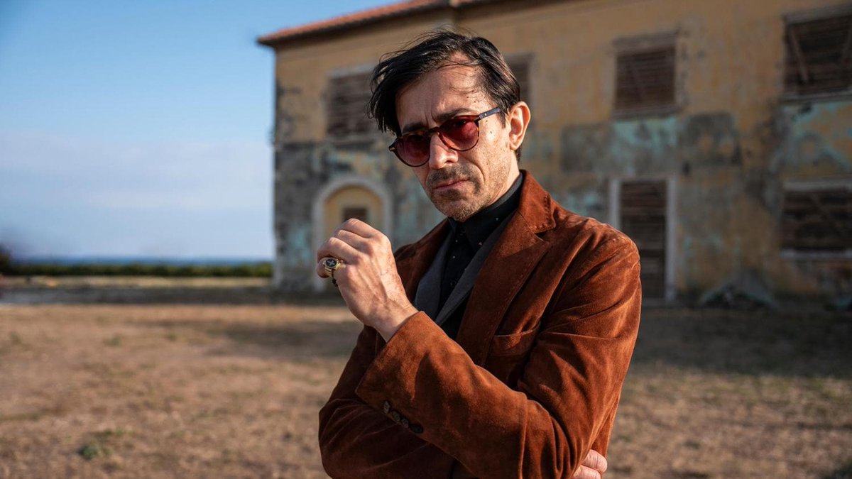 Luigi Lo Cascio: “The Bad Guy è un gioco sull’identità. Mi ricorda quando cambiai vita da ragazzo” palermo.repubblica.it/societa/2024/1…