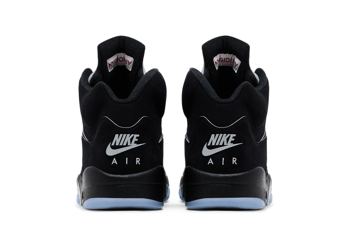 JustFreshKicks tweet media