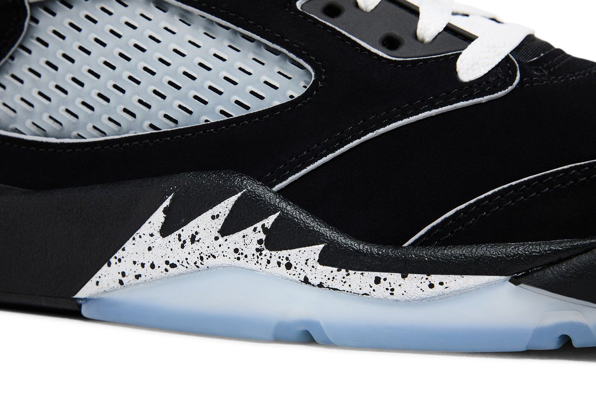 JustFreshKicks tweet media