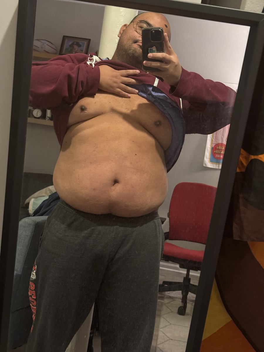 BaraBoyBear's tweet photo. some tum tuesday https://t.co/6tNpwkVV3f