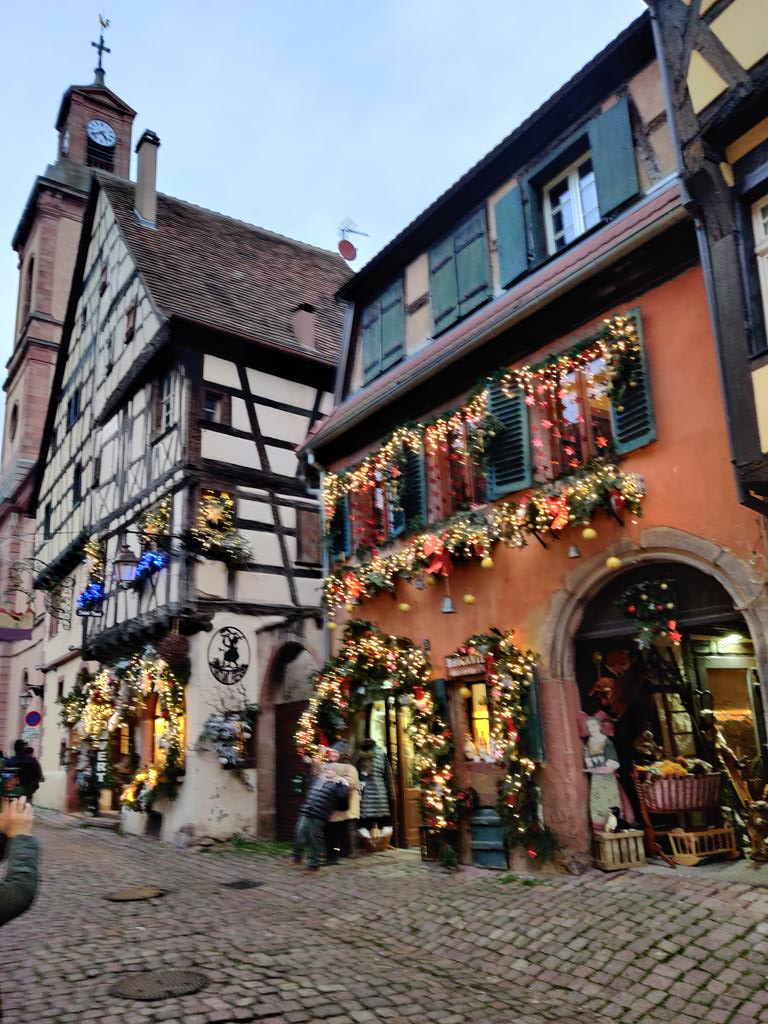 The crazyness of Christmas markets in Alsace has started... But it's so beautiful and Heartswarming that you can't resist, especialy when you are living here...