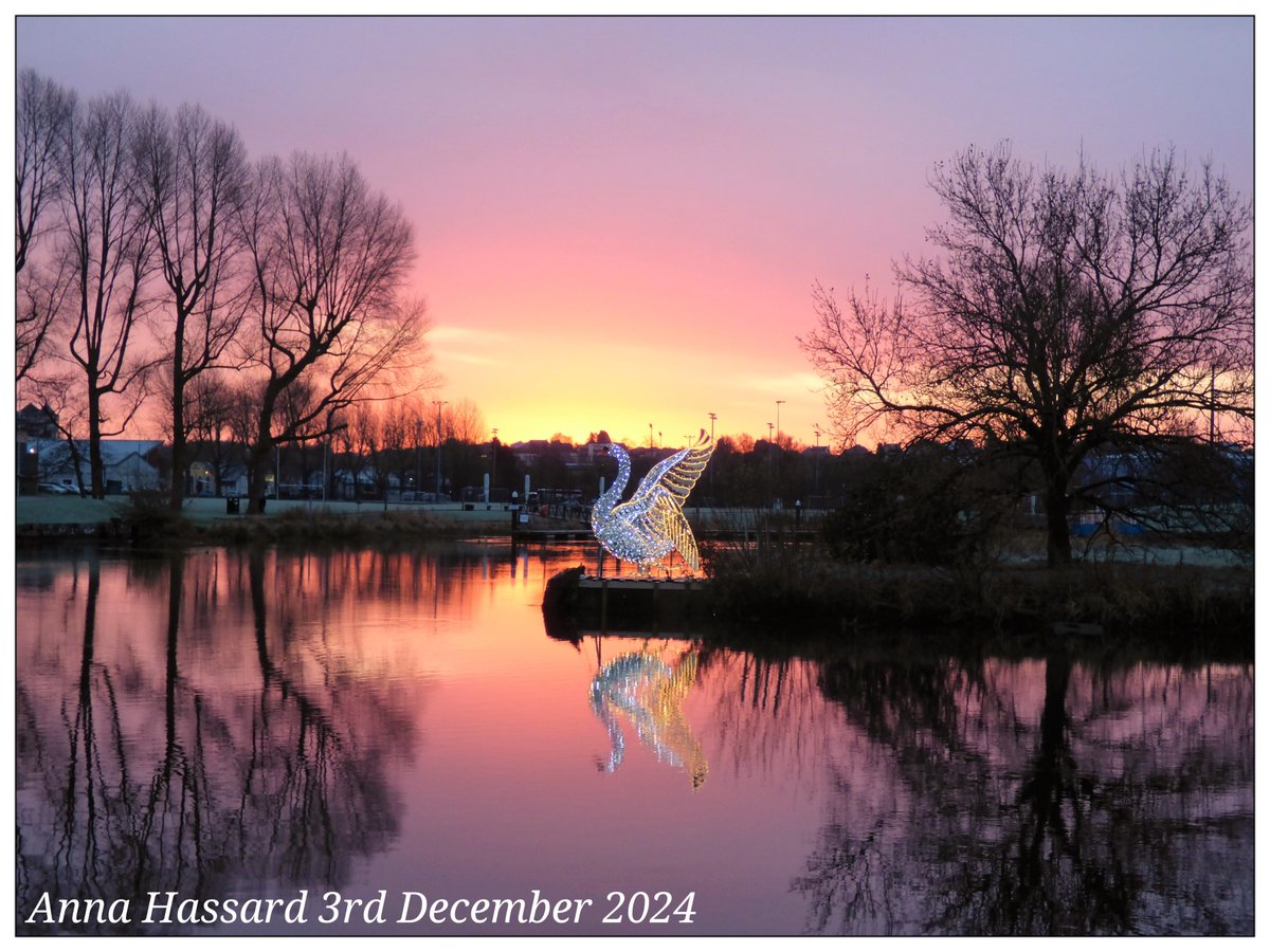 AnnaInFermanagh's tweet image. Sunrise 
Enniskillen 
3rd December 2024
@BBCWthrWatchers @angie_weather @barrabest @cec
